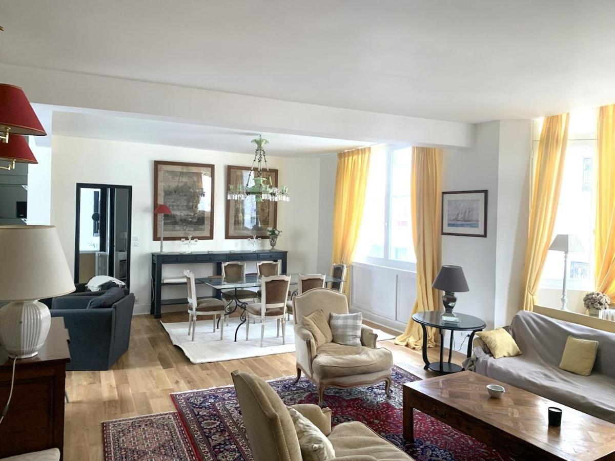 15, Beautiful 3 Bedrooms Parijs