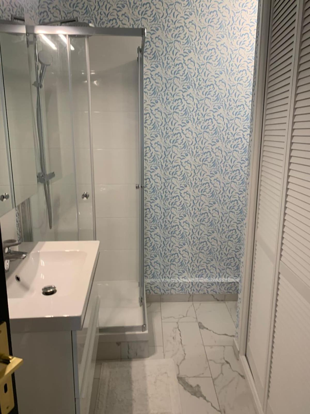 15, Beautiful 3 Bedrooms Appartement *